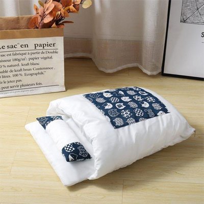 lit pour chat bleu blanc sans chat